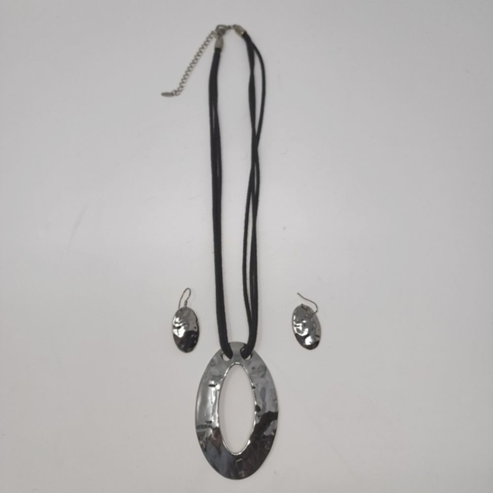 Hammered‎ steel pendant necklace and earrings set